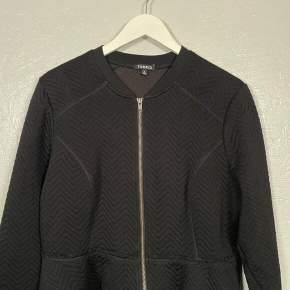 Torrid Women Plus Size 2 Black Quilted Peplum Bomber Jacket Raw Hem Knit Fitted - Picture 3 of 9